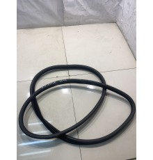 Уплотнитель двери (передний, правый)