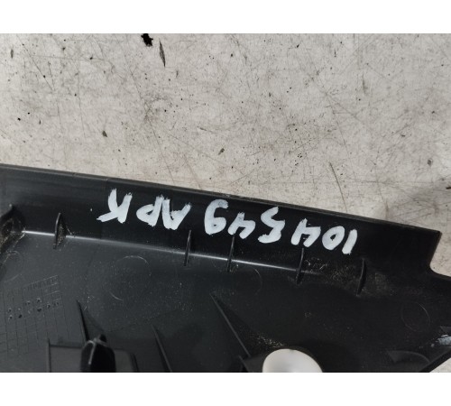 Угол двери внутренний (передний правый)