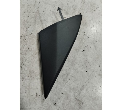 Угол двери внутренний (передний правый)