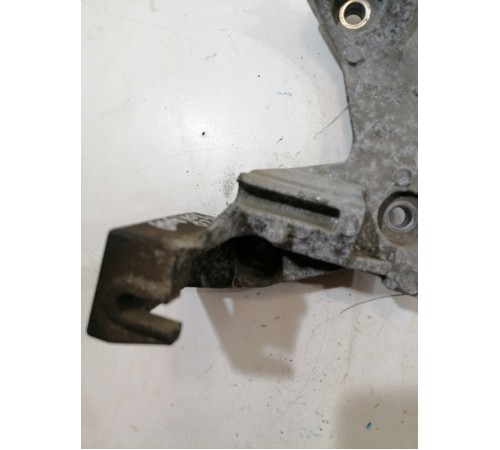 Кронштейн генератора