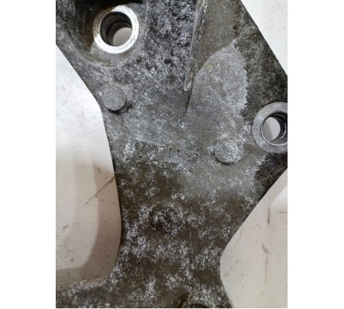 Кронштейн генератора