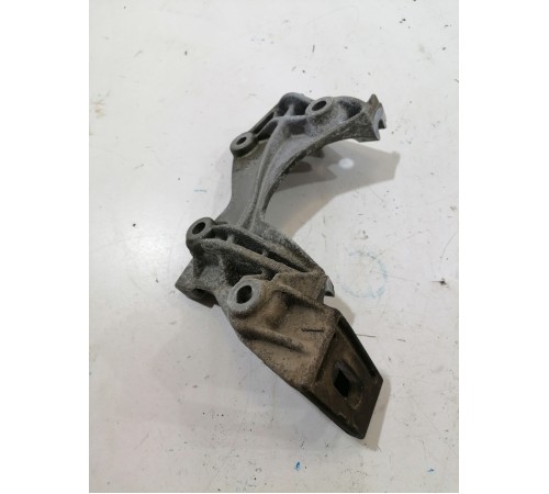 Кронштейн генератора