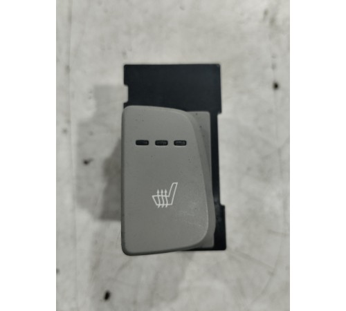 Кнопка подогрева сиденья задняя правая