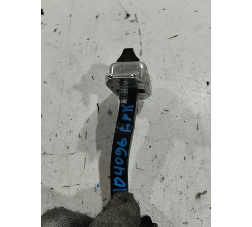 Ограничитель двери(передний правый)