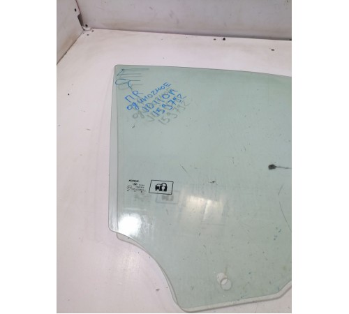 Стекло двери переднее правое