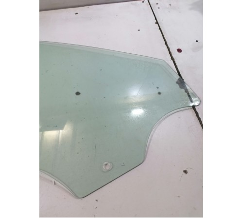 Стекло двери переднее правое