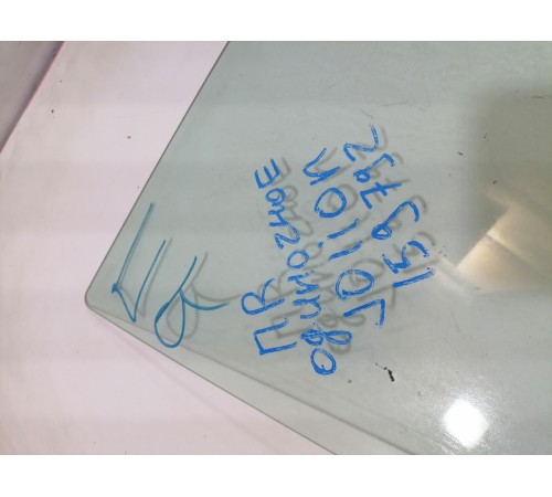 Стекло двери переднее правое