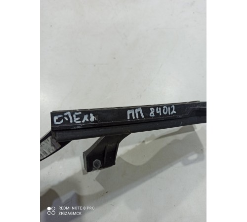 Направляющая стекла(передняя правая)