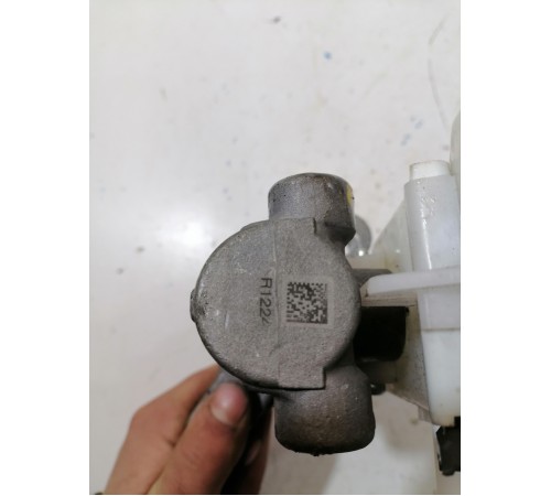 Главный тормозной цилиндр с бачком