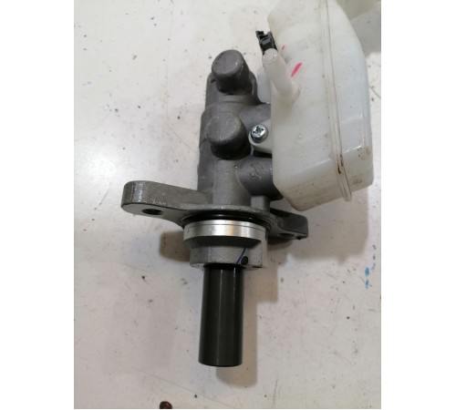 Главный тормозной цилиндр с бачком