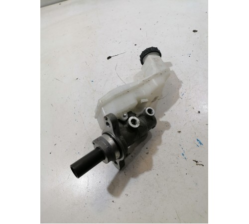 Главный тормозной цилиндр с бачком