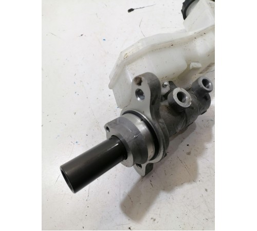 Главный тормозной цилиндр с бачком