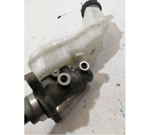 Главный тормозной цилиндр с бачком