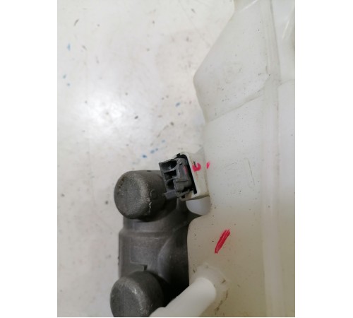 Главный тормозной цилиндр с бачком