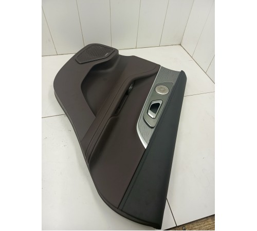 Обшивка двери задняя правая в сборе