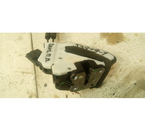 Замок двери передней правой