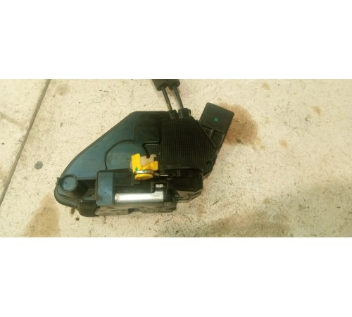 Замок двери передней правой