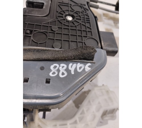 Замок двери (передний правый)