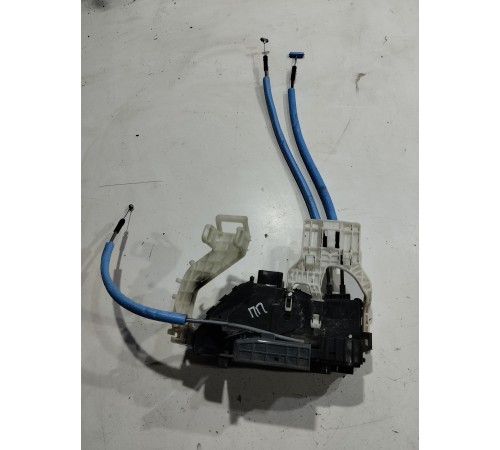 Замок двери (передний правый)