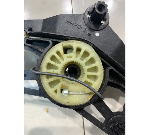 Стеклоподъёмник (задний, правый)