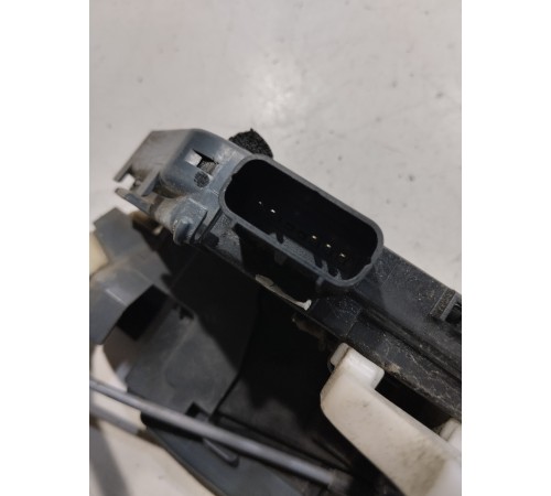 Замок двери (передний правый)