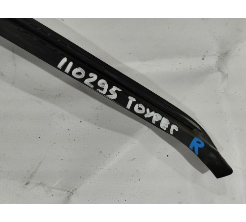 Молдинг лобового стекла(правый)