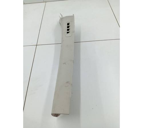 Обшивка передней стойки левая