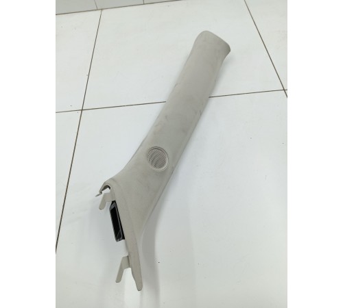 Обшивка передней стойки левая