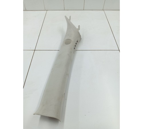 Обшивка передней стойки левая