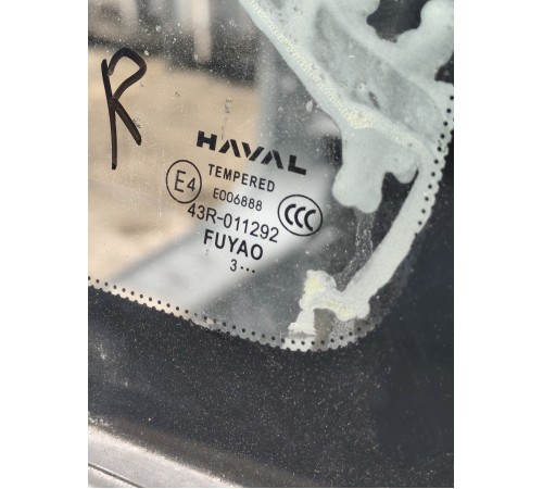 Глухое стекло заднее правое