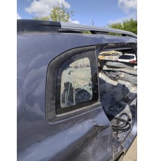 Глухое стекло заднее правое