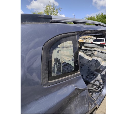 Глухое стекло заднее правое