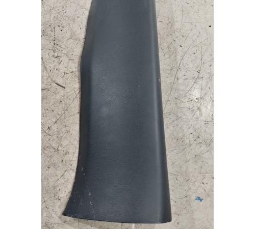 Накладка крышки багажника задняя левая