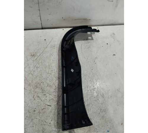 Накладка крышки багажника задняя левая