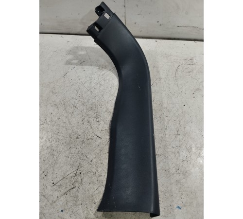 Накладка крышки багажника задняя левая