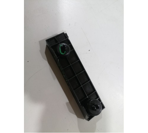 Кронштейн бампера правый 