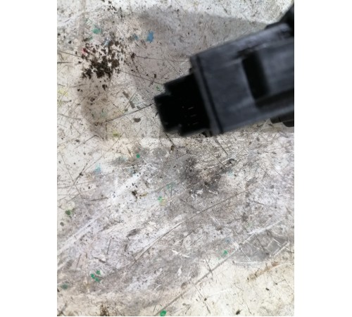 Кнопка открывания крышки багажника