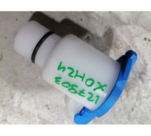 Горловина бачка стеклоомывателя