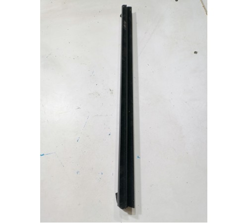 Уплотнитель стекла задний правый внутренний