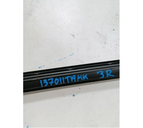 Уплотнитель стекла задний правый внутренний