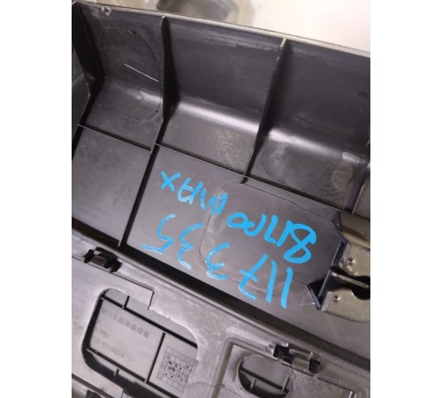 Обшивка крышки багажника