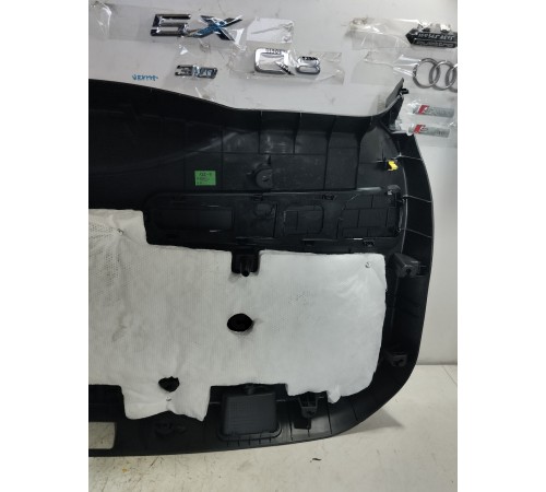 Обшивка крышки багажника