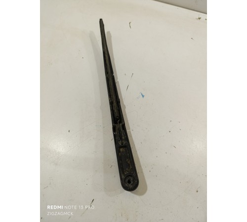 поводок стеклоочистителя задний