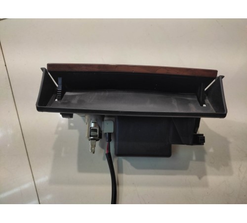 Пепельница (передняя)