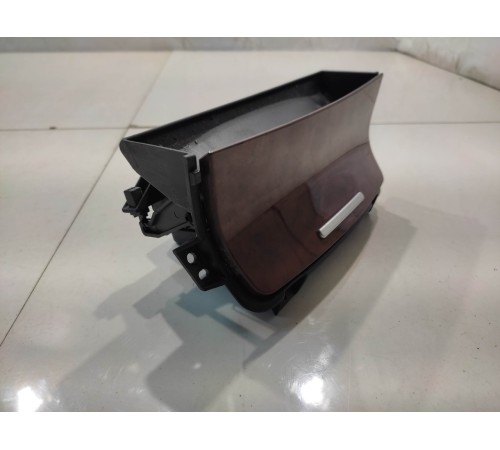 Пепельница (передняя)