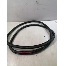 Уплотнитель двери передний левый