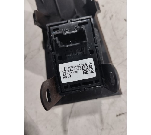 Кнопка стеклоподъемника (задняя правая)