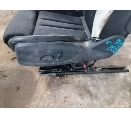 Сиденье переднее левое