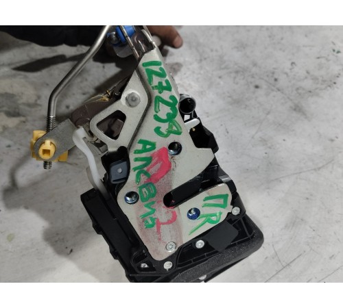 Замок двери передний правый