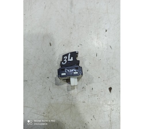 Кнопка стеклоподъемника (задняя левая)